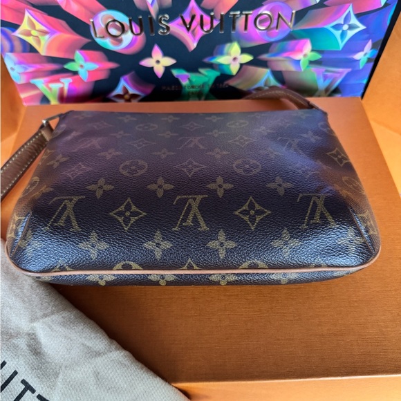 Authentic Louis Vuitton Monogram Musette Tango Crossbody Bag - Picture 4 of 8